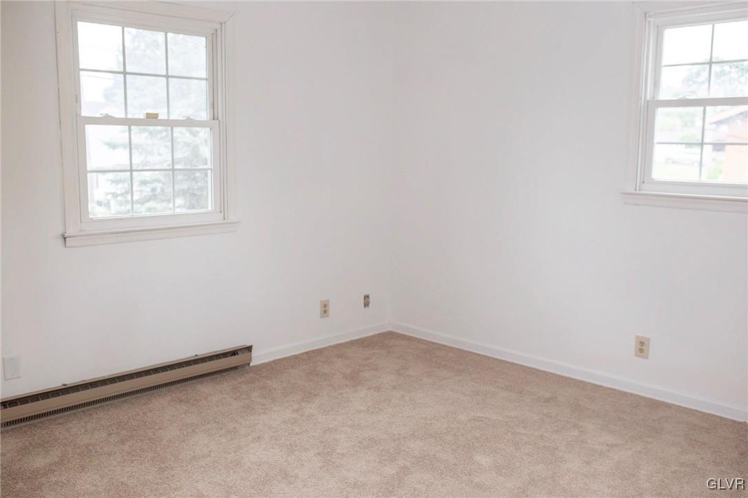 2825 Middletown Road Bethlehem, PA 18020 - Photo 9 of 28 an empty room with a window