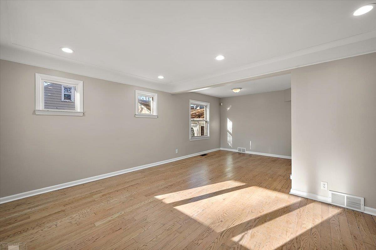 20945 Hampton Road Harper Woods, MI 48225 - Photo 14 of 74 Living Room