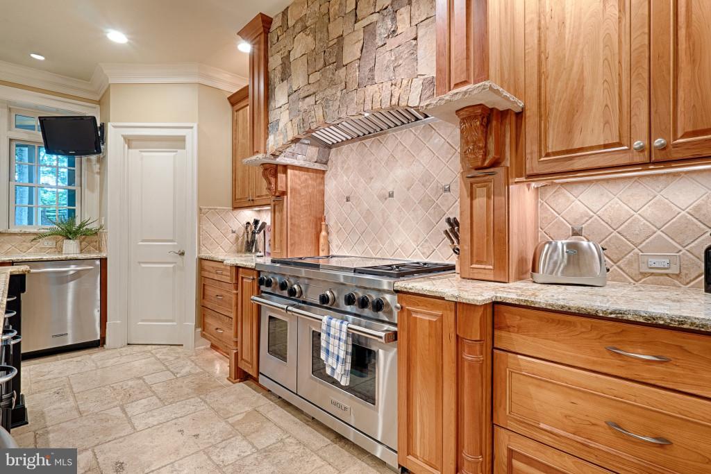 1301 Sawbridge Way Reston, VA 20194 - Photo 12 of 30 a kitchen with stainless steel appliances granite countertop a stove and a refrigerator