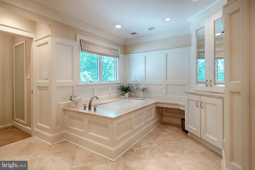 1301 Sawbridge Way Reston, VA 20194 - Photo 18 of 30 a spacious bathroom with a double vanity sink a mirror and a bathtub