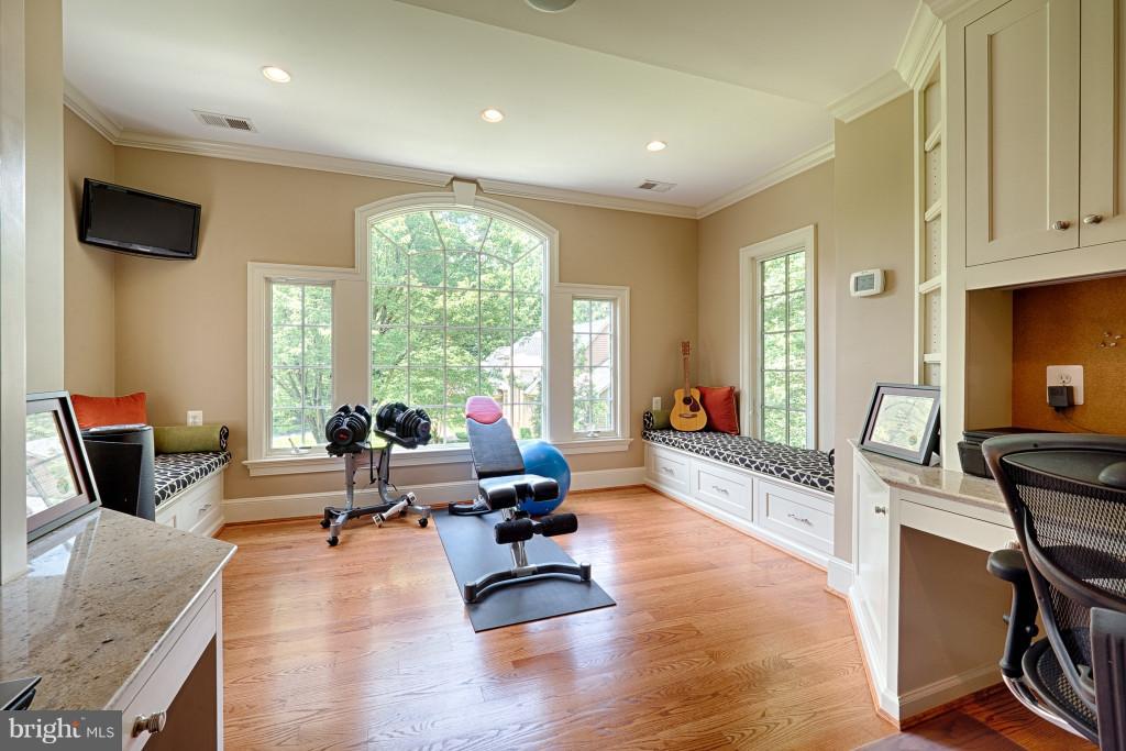 1301 Sawbridge Way Reston, VA 20194 - Photo 22 of 30 a living room with furniture and a large window