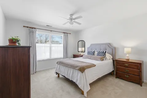 $350,000 | 1431 Derby Lane, Mundelein, IL 60060