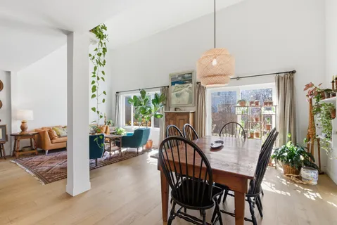 $350,000 | 1431 Derby Lane, Mundelein, IL 60060