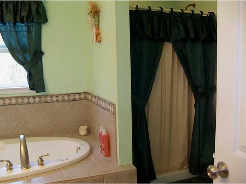 3620 Centerview Road Gibsonia, PA 15044 - Photo 13 of 25 Master Bath/Spa.