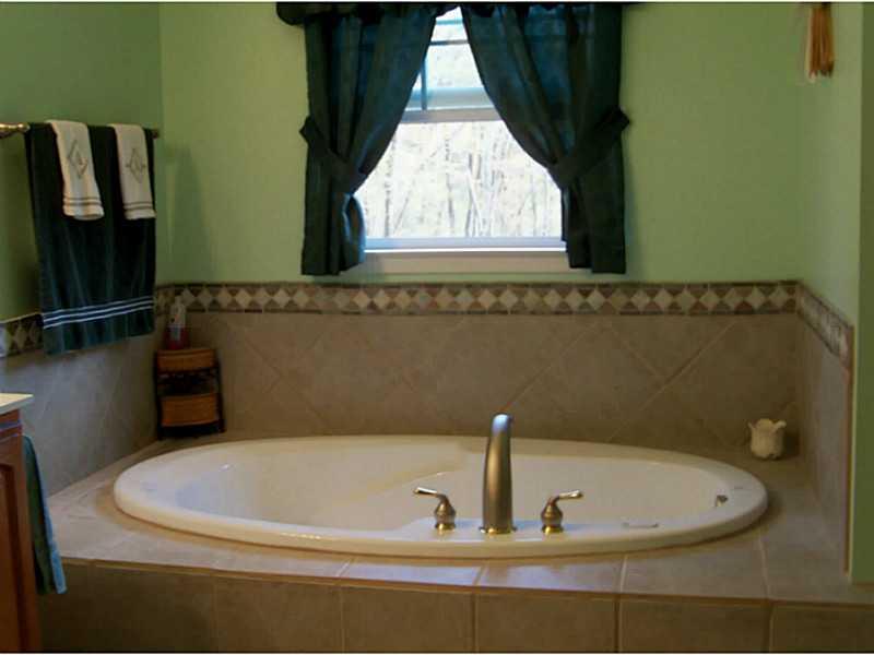 3620 Centerview Road Gibsonia, PA 15044 - Photo 14 of 25 Master Bath/Spa.