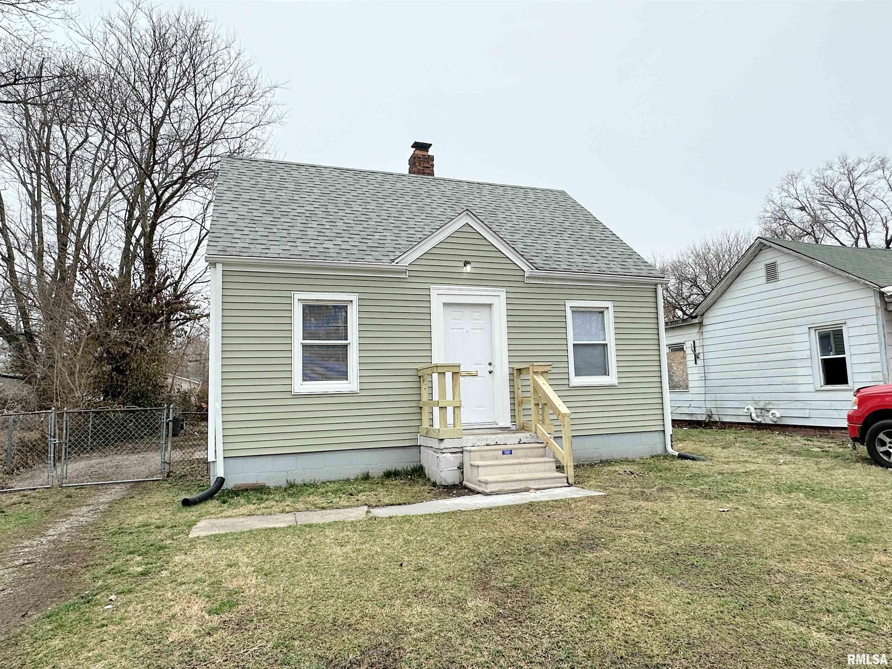 907 South 15th Street Springfield, IL 62703 - Photo 1 of 7