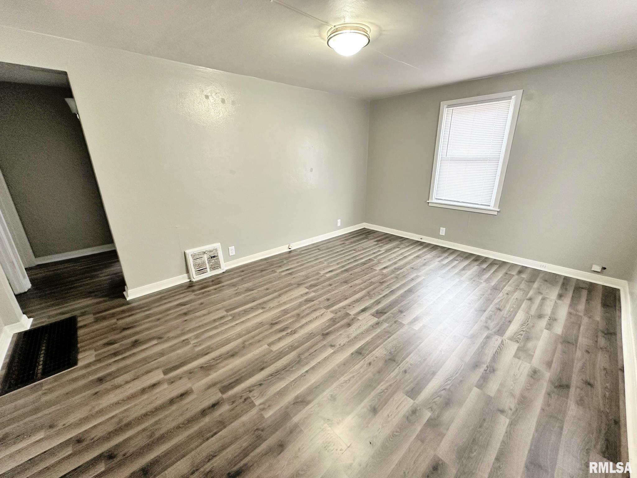 907 South 15th Street Springfield, IL 62703 - Photo 4 of 7