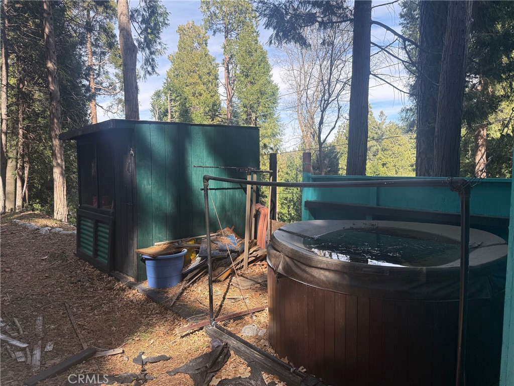 744 Woodland Road Crestline, CA 92325 - Photo 18 of 26 a outdoor space with seating