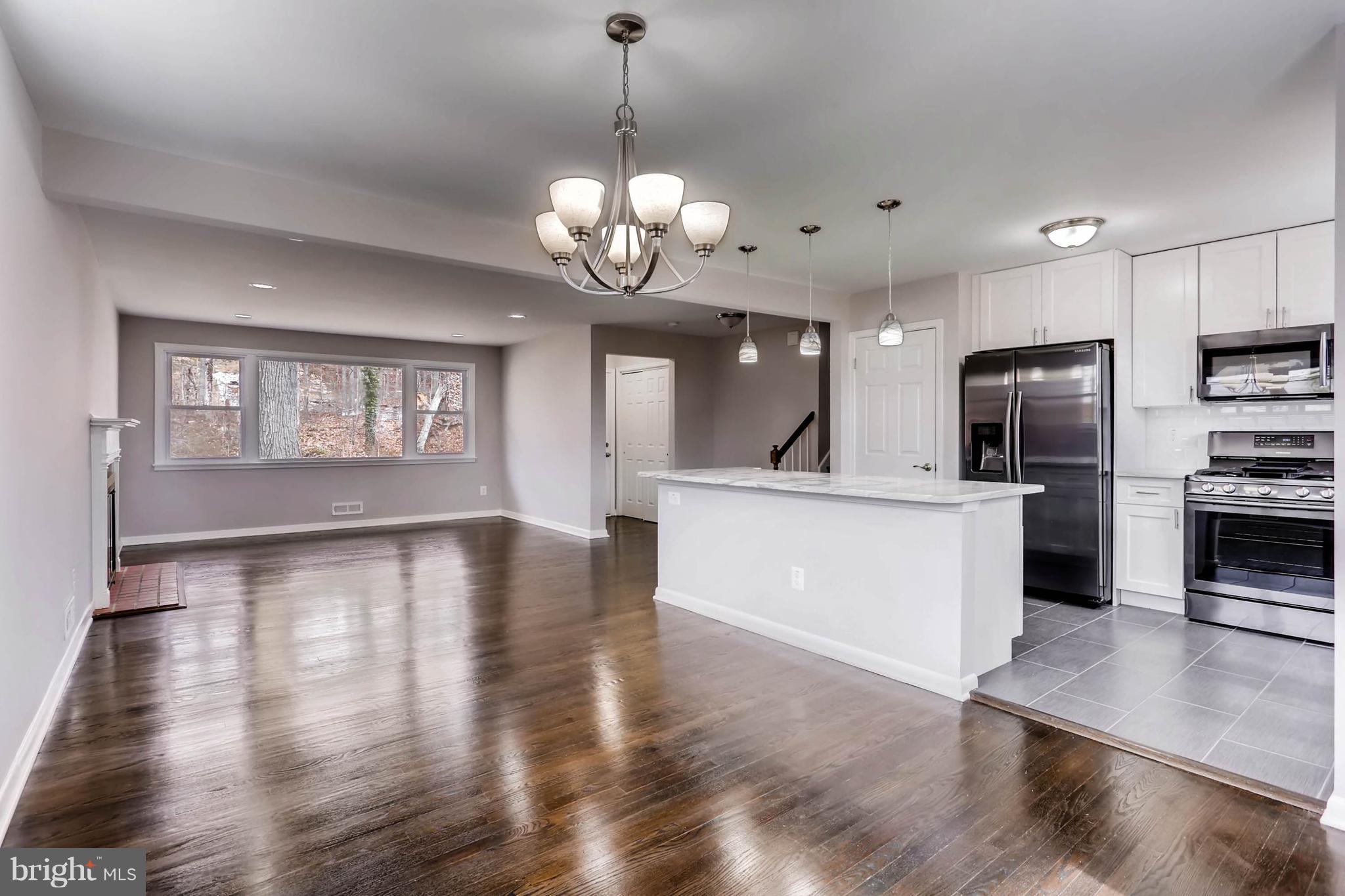 31 East Ridgely Road Lutherville-Timonium, MD 21093 - Photo 8 of 25 Living Room