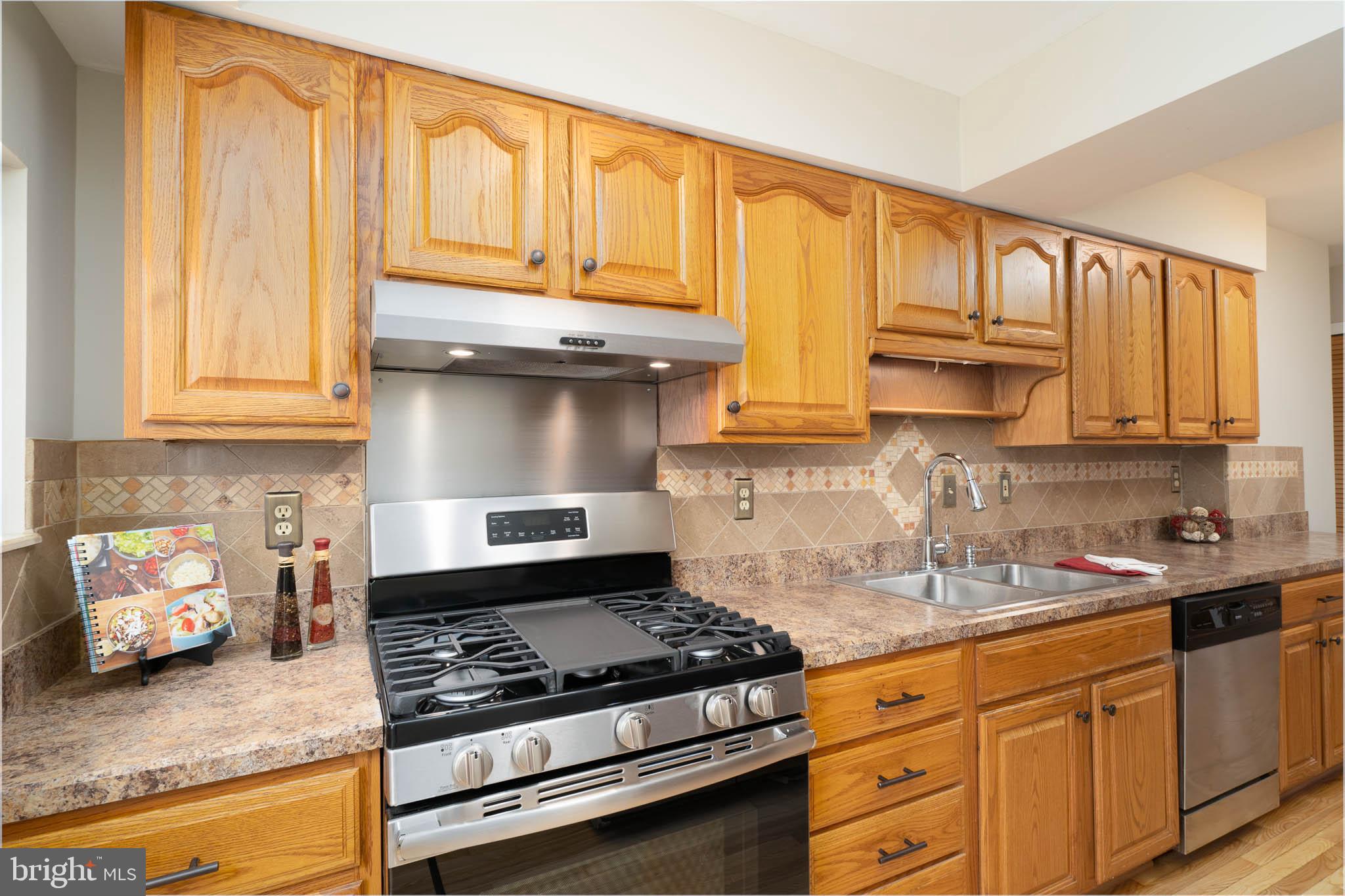 13 Flagship Road Baltimore, MD 21222 - Photo 2 of 23 NEW SS appliances