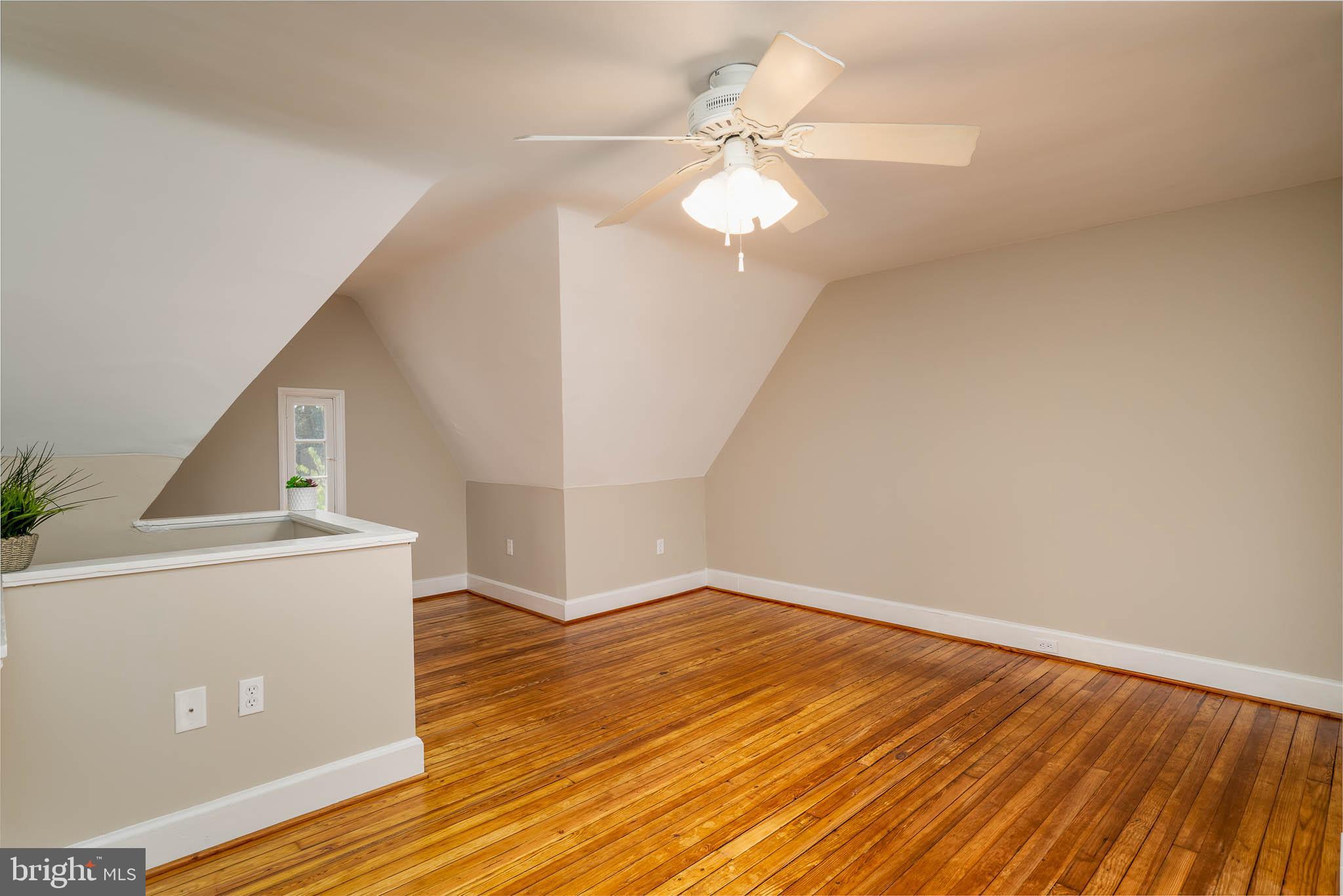 13 Flagship Road Baltimore, MD 21222 - Photo 3 of 23 Large Master Bedroom Upper Level