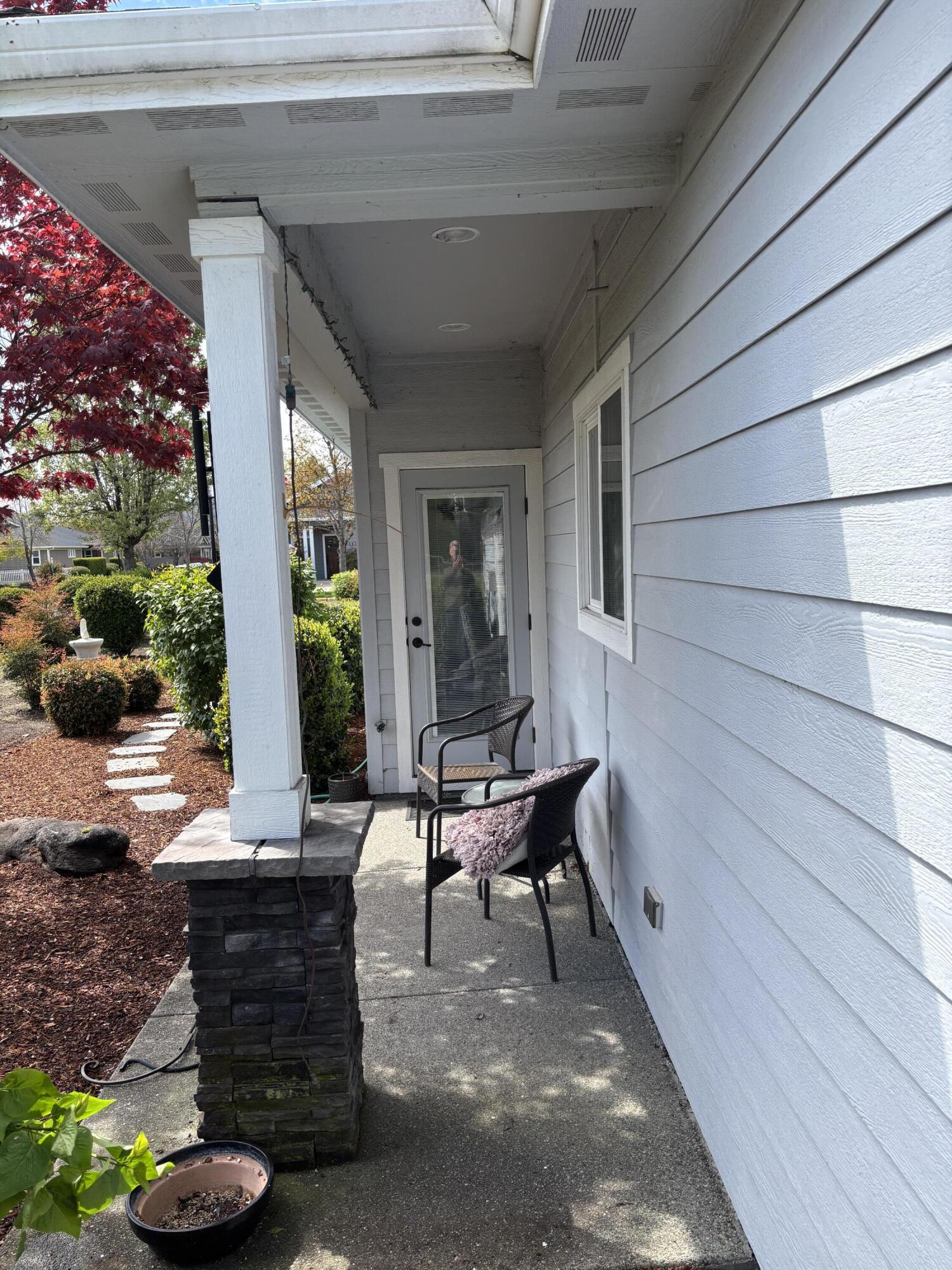 1160 Boulder Ridge Street Central Point, OR 97502 - Photo 18 of 21 IMG_2108