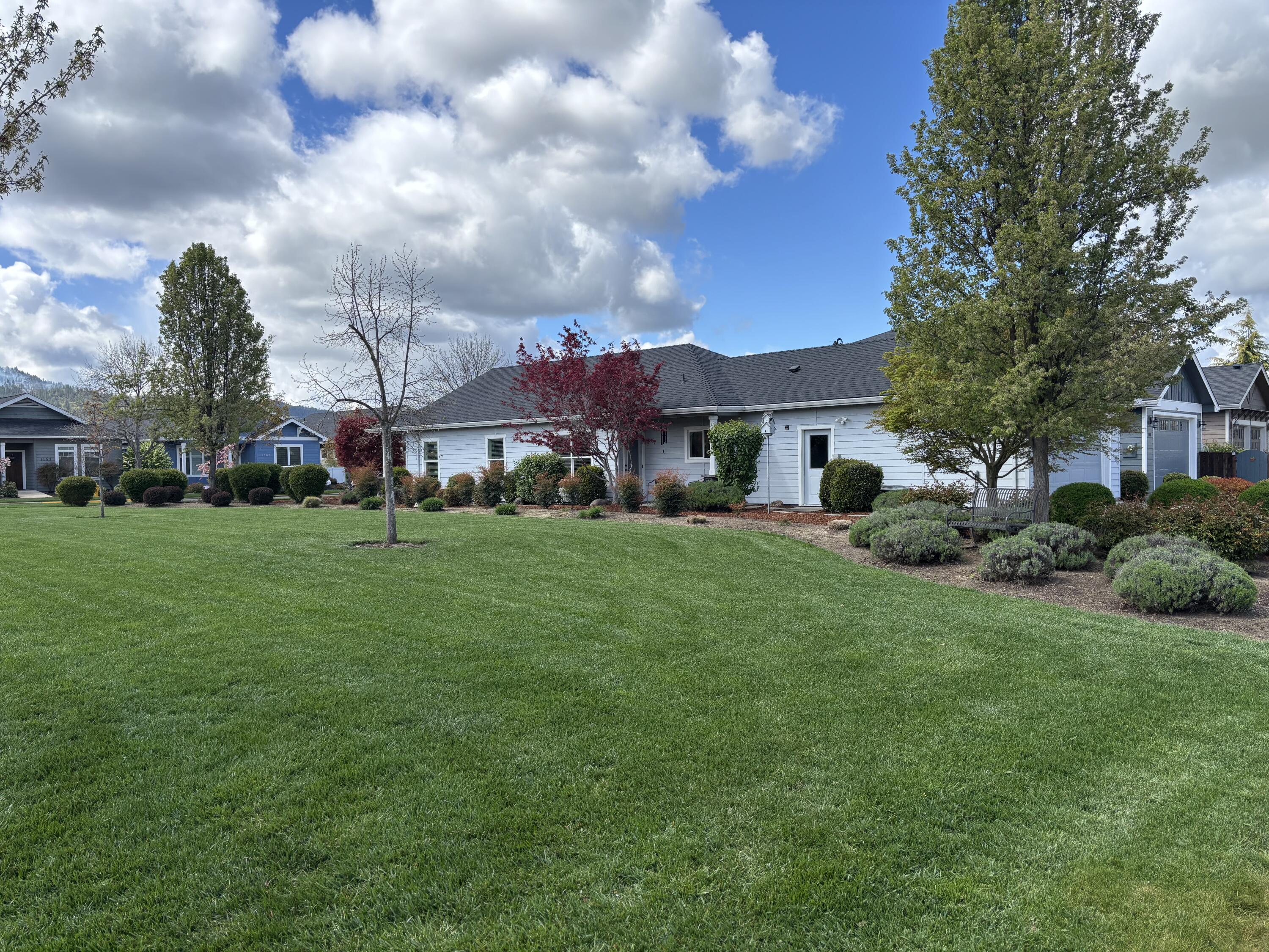 1160 Boulder Ridge Street Central Point, OR 97502 - Photo 20 of 21 IMG_2111