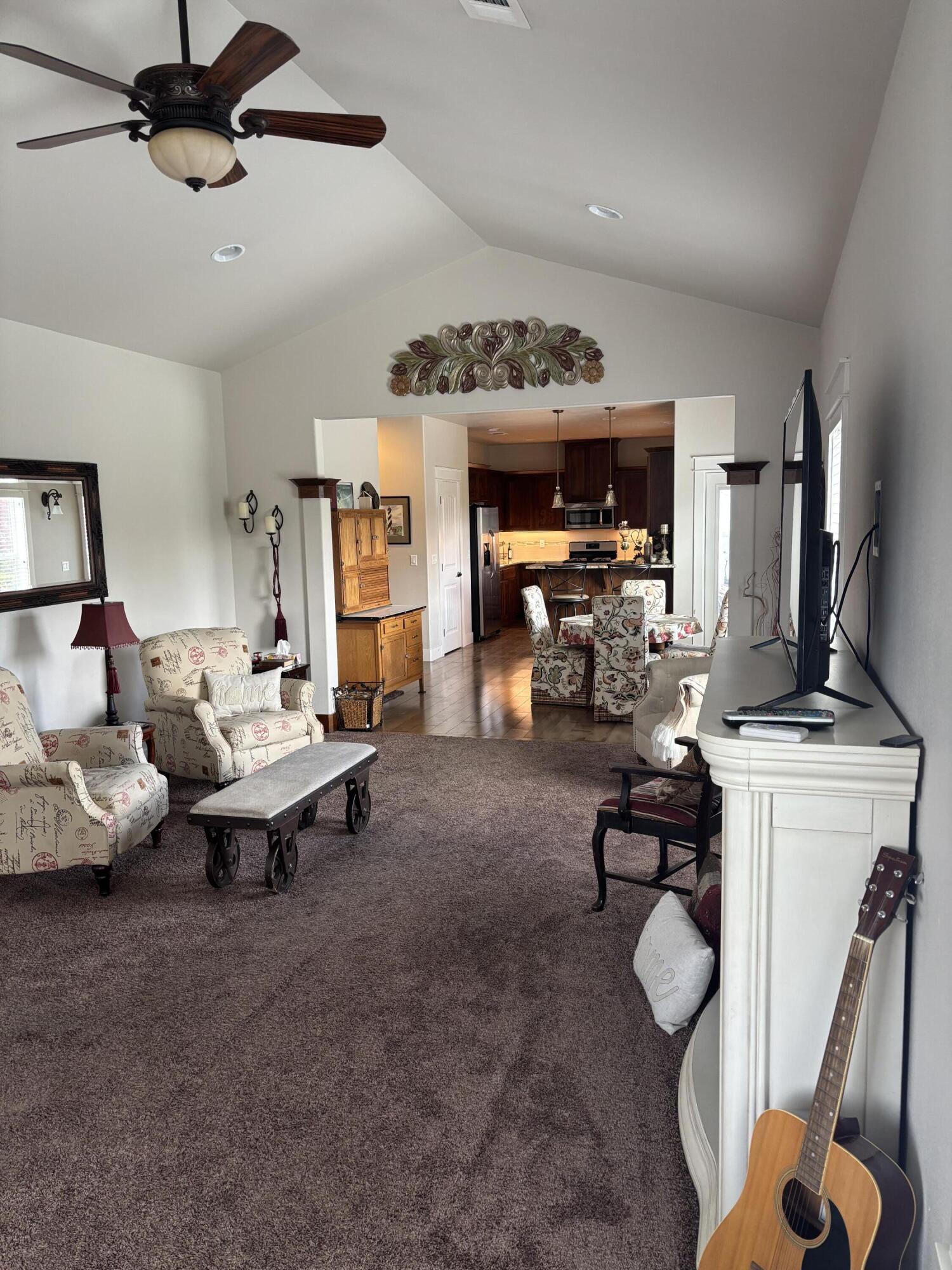 1160 Boulder Ridge Street Central Point, OR 97502 - Photo 4 of 21 IMG_2092