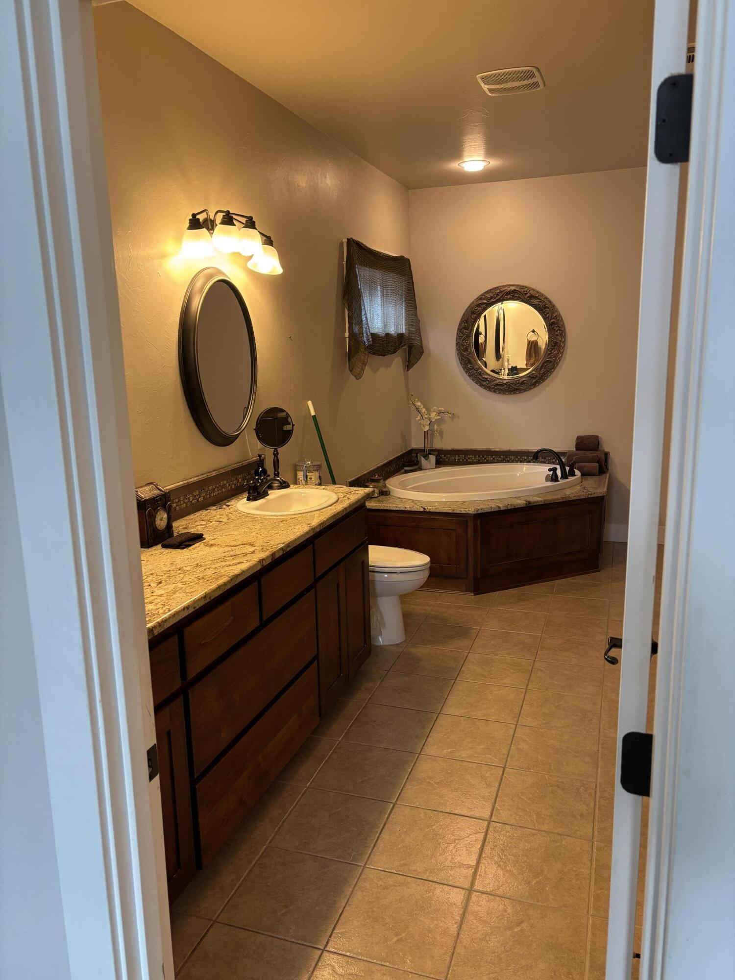 1160 Boulder Ridge Street Central Point, OR 97502 - Photo 10 of 21 IMG_2094 (1)