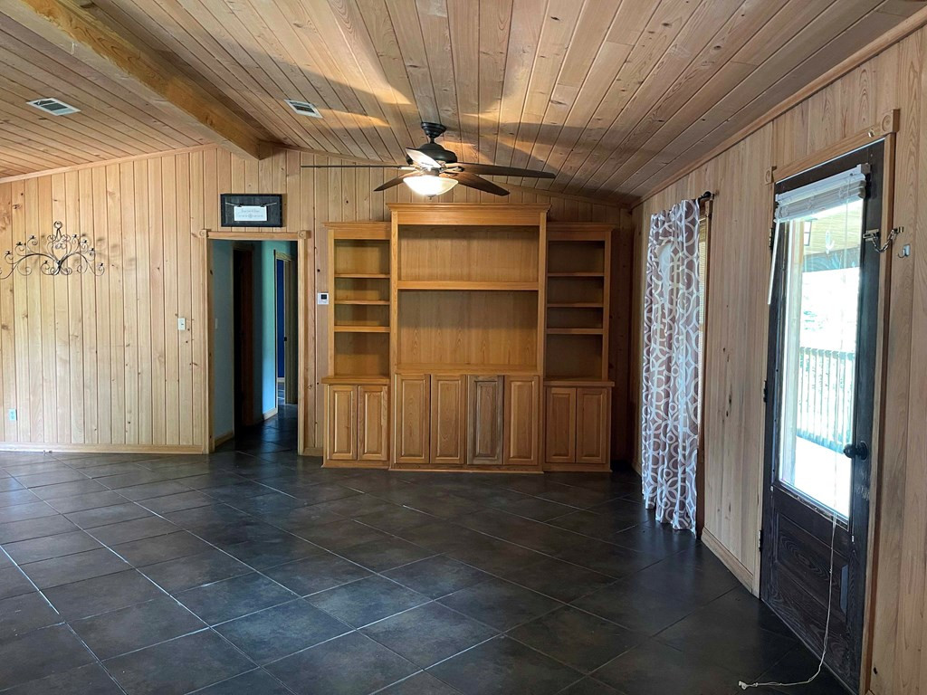 813 Mt Zion Road Northwest Wesson, MS 39191 - Photo 5 of 39 Built ins in Great Room