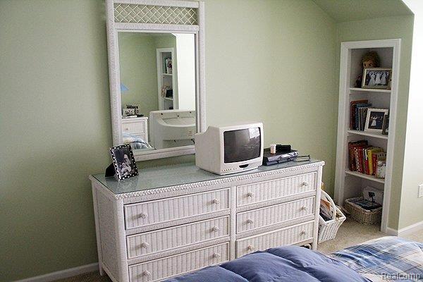 844 Garnet Court, Unit 39 Rochester, MI 48306 - Photo 18 of 25 Generous size bedrooms