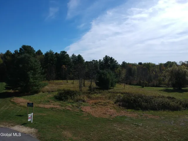 $315,000 | 4 Vittorio Trail, Clifton Park, NY 12019