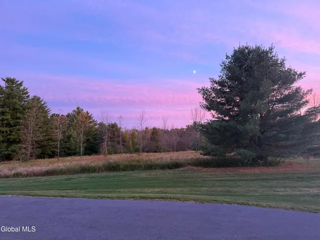 $315,000 | 4 Vittorio Trail, Clifton Park, NY 12019