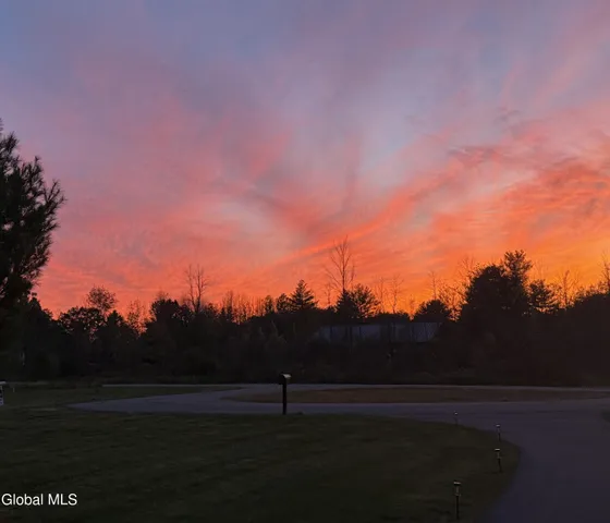 $315,000 | 4 Vittorio Trail, Clifton Park, NY 12019