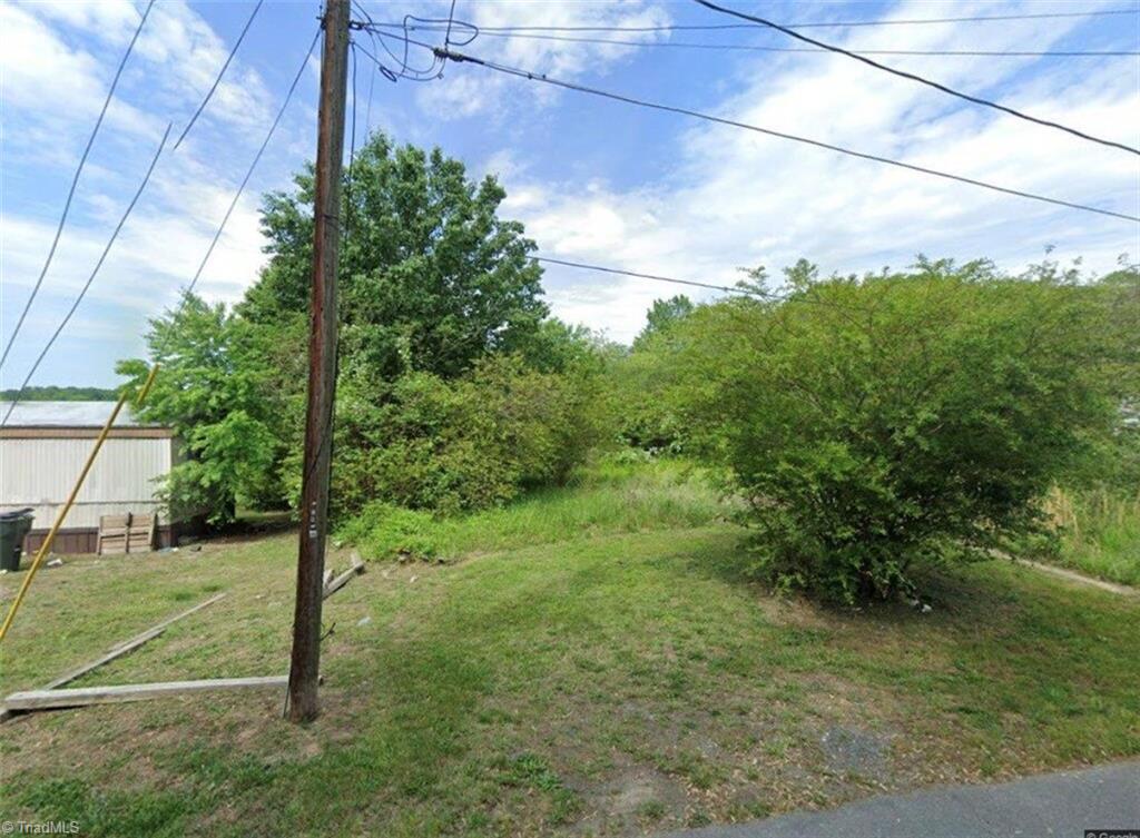 605 Broad Street Walnut Cove, NC 27052 - Photo 4 of 5