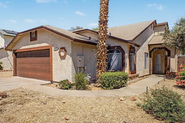$1,925 | 11851 North 76th Drive, Peoria, AZ 85345