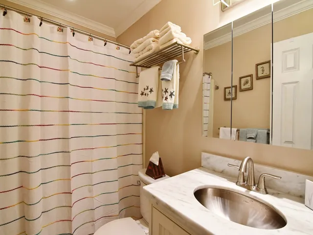 $1,750 | 5400 Florida A1A, Unit E1, Indian River Shores, FL 32963