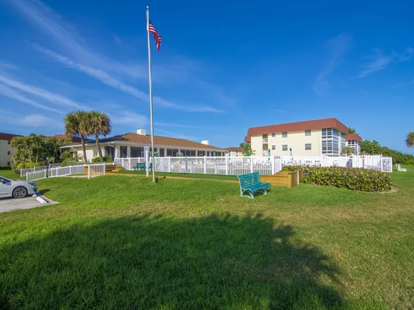 $1,750 | 5400 Jimmy Buffett Mem Highway, Unit E1, Indian River Shores, FL 32963