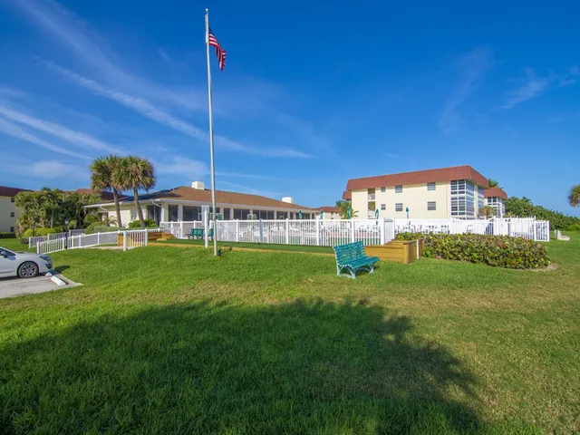 $1,750 | 5400 Florida A1A, Unit E1, Indian River Shores, FL 32963