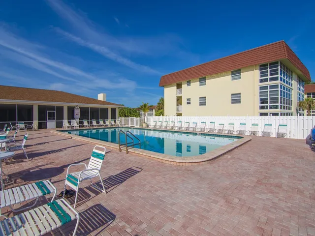 $1,750 | 5400 Florida A1A, Unit E1, Indian River Shores, FL 32963