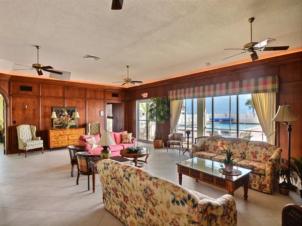 $1,750 | 5400 Jimmy Buffett Mem Highway, Unit E1, Indian River Shores, FL 32963