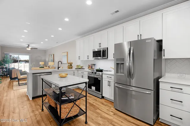 $377,400 | 225 Cline Way, Unit 102 1809 LIVE OAK, Beaufort, NC 28516