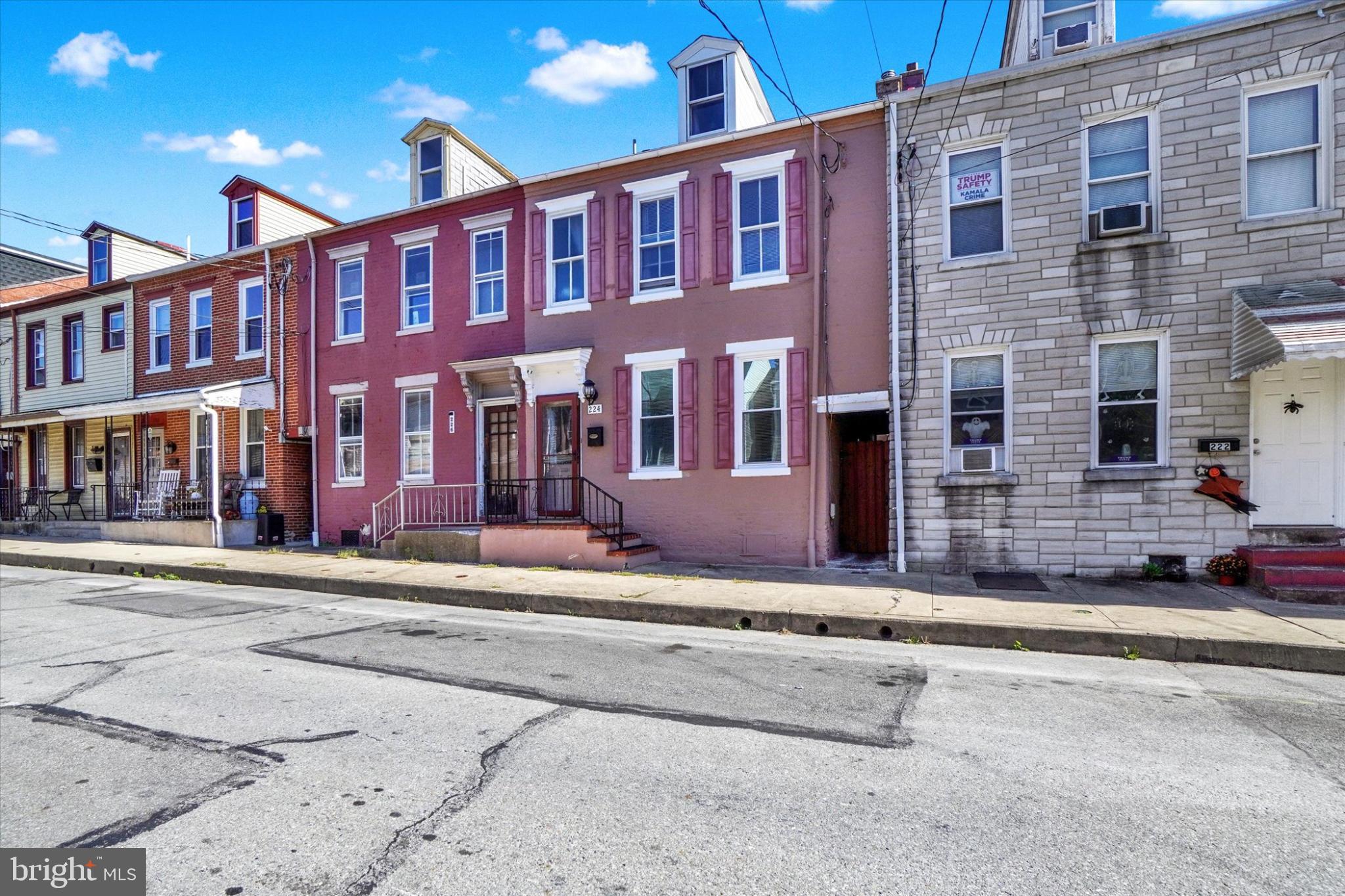 224 Perry Street Columbia, PA 17512 - Photo 2 of 34 Charming row home in vibrant Columbia