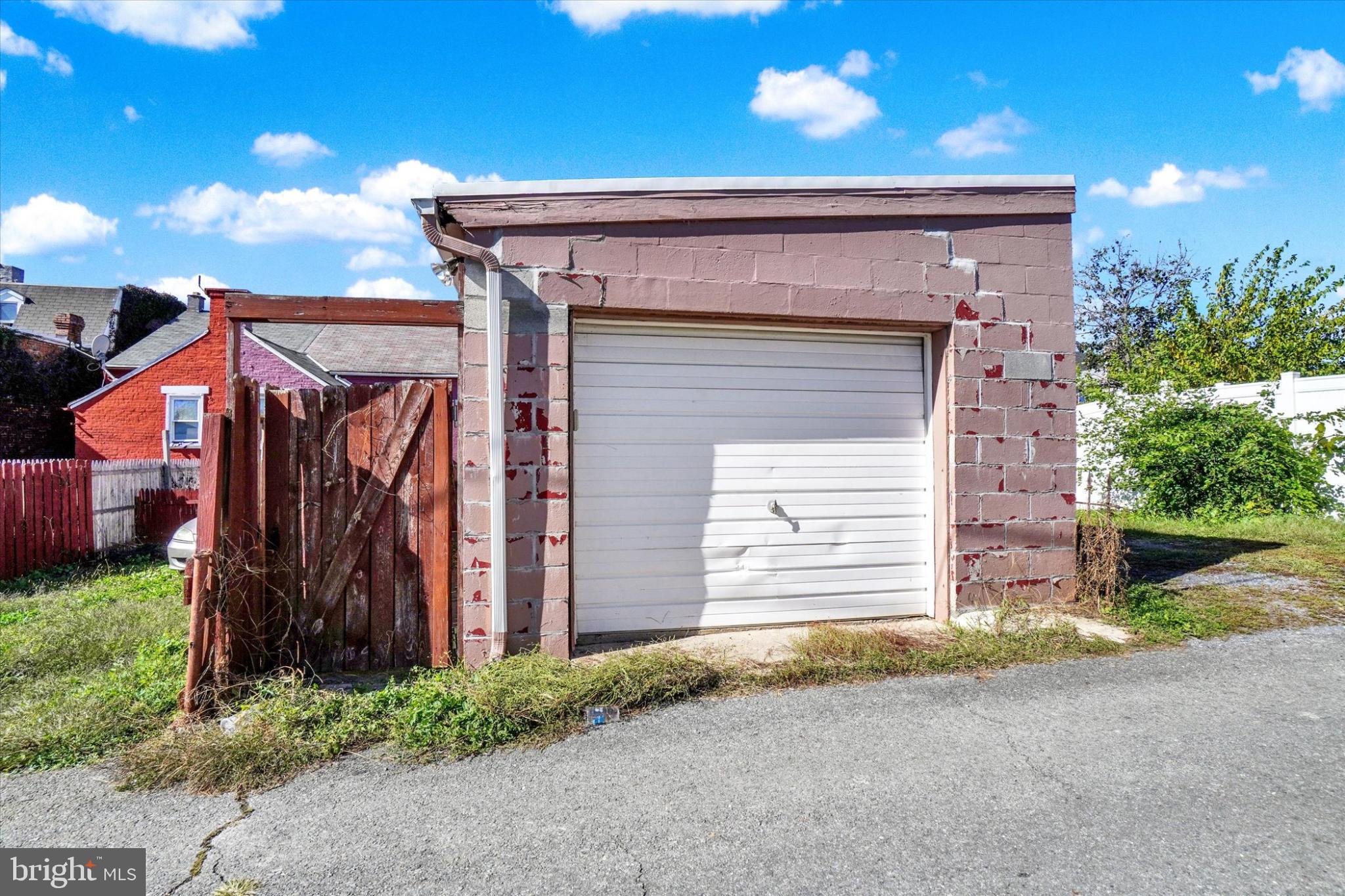 224 Perry Street Columbia, PA 17512 - Photo 26 of 34 Detached garage.