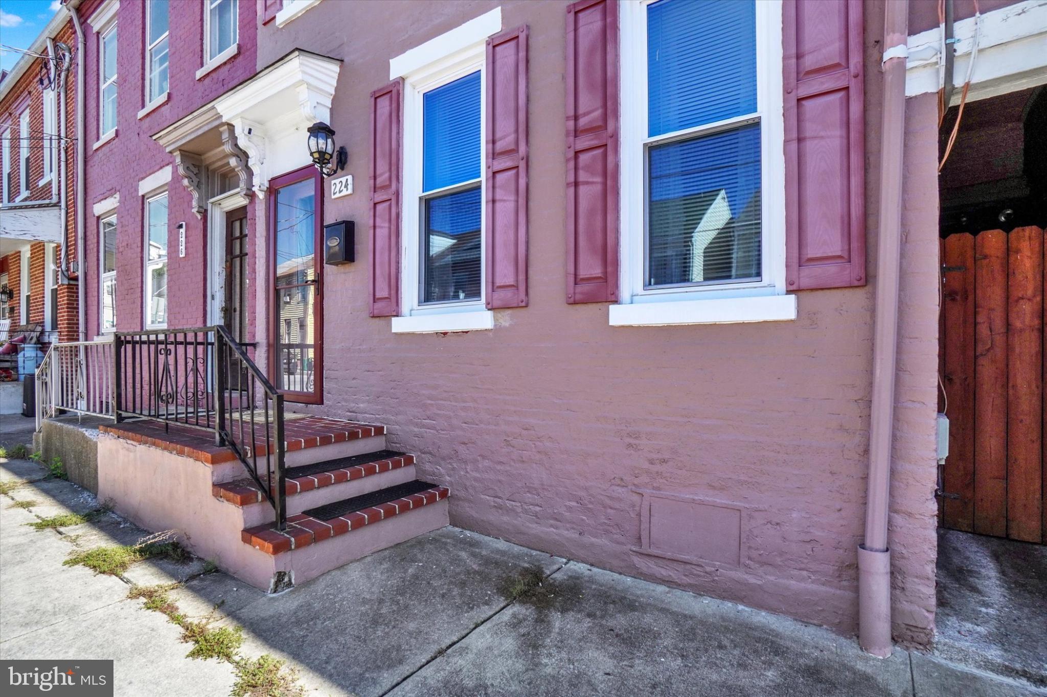 224 Perry Street Columbia, PA 17512 - Photo 3 of 34 Charming row home in vibrant Columbia