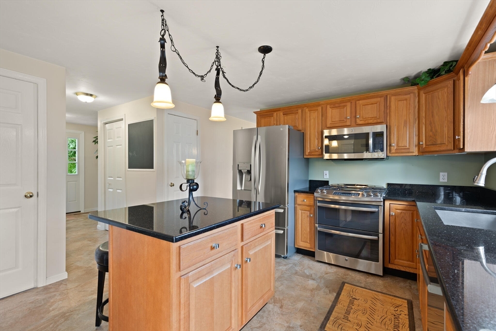 264 Bay Road Easton, MA 02356 - Photo 7 of 27 Gallery Image 7