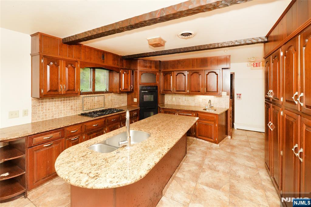 105 Ricker Drive Ringwood, NJ 07456 - Photo 11 of 33