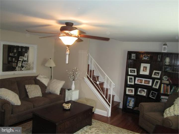 7317 Hiola Road Philadelphia, PA 19128 - Photo 3 of 16 Living Room
