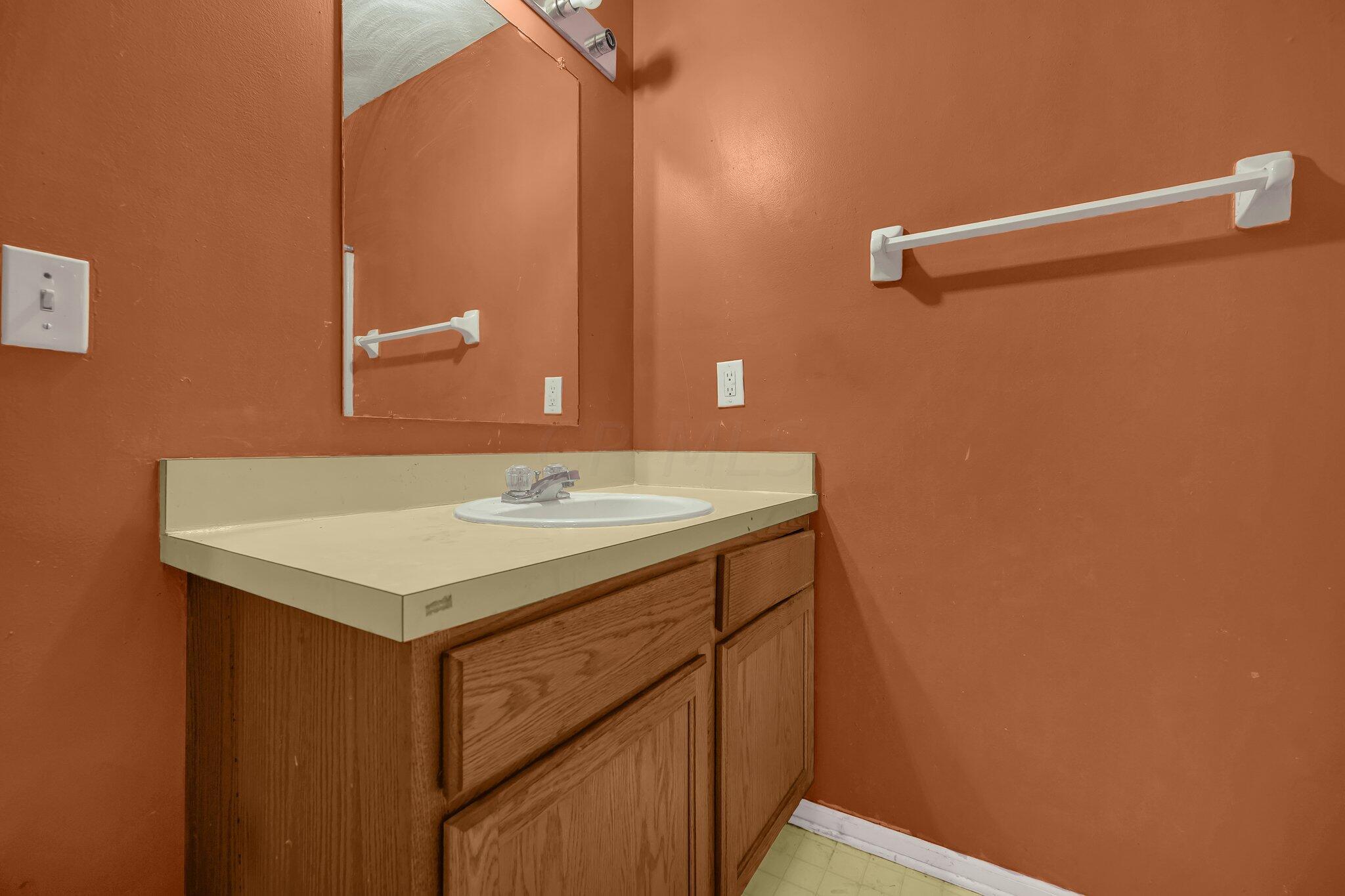 2718 Raphael Drive Columbus, OH 43232 - Photo 22 of 33 11-web-or-mls-2718-raphael-dr