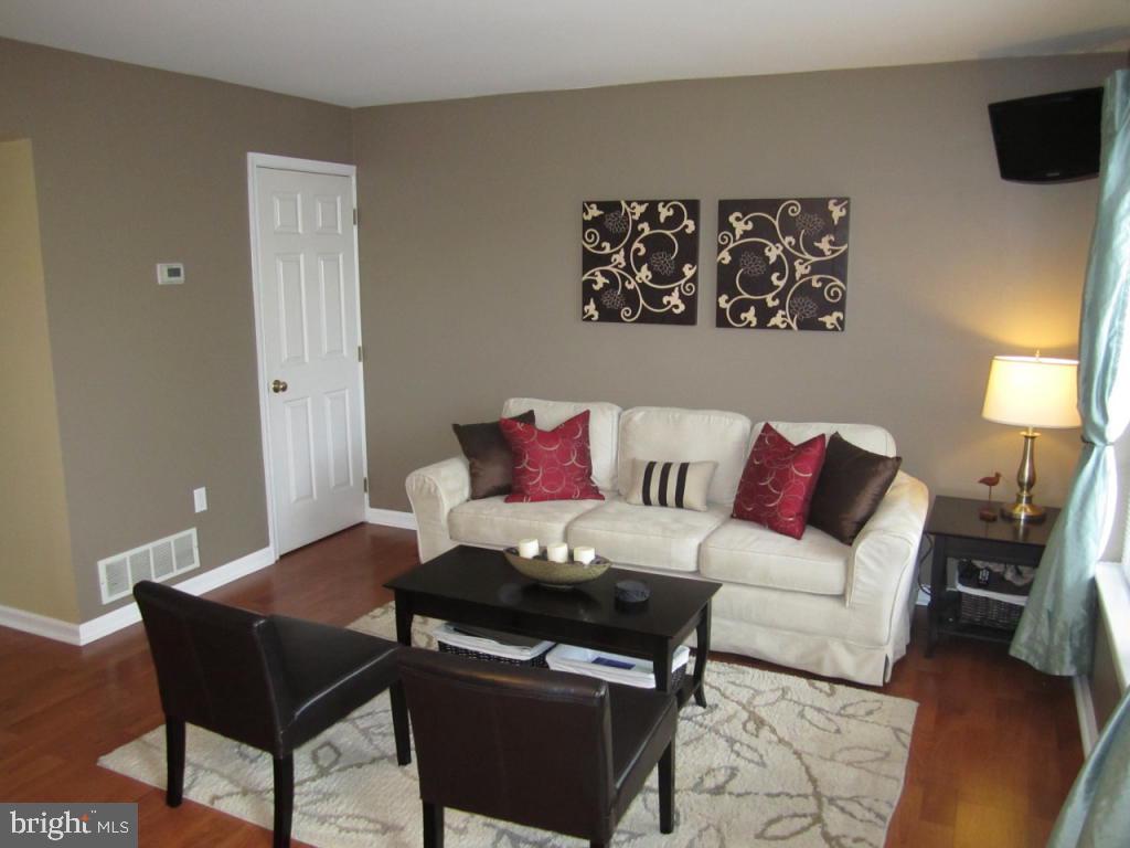 2952 Aster Lane Lititz, PA 17543 - Photo 2 of 13 Gallery Image 2