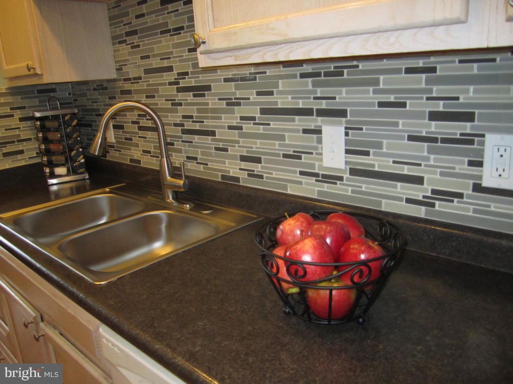 2952 Aster Lane Lititz, PA 17543 - Photo 5 of 13 Gallery Image 5