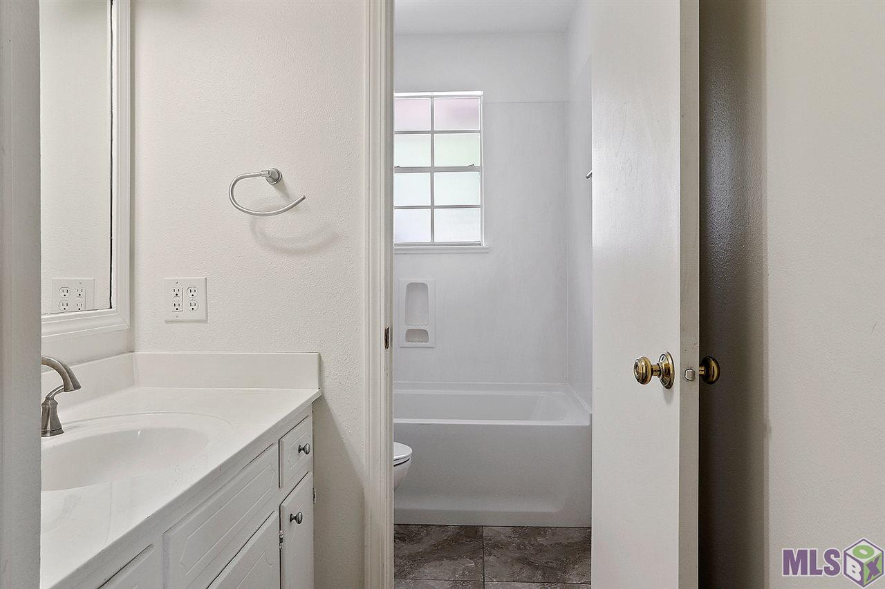 10326 Hackberry Court Baton Rouge, LA 70809 - Photo 13 of 16