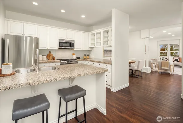 $899,000 | 755 Northwest Juniper Street, Issaquah, WA 98027