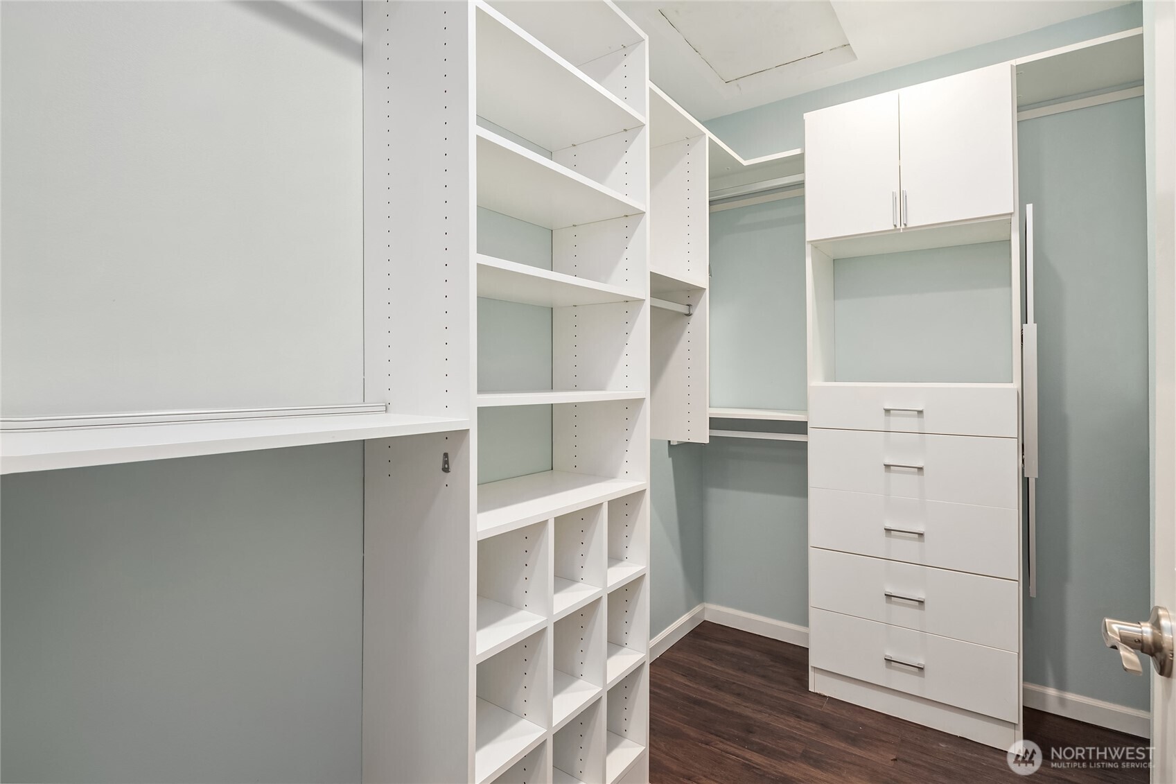 755 Northwest Juniper Street Issaquah, WA 98027 - Photo 24 of 39 a view of an empty walk in closet