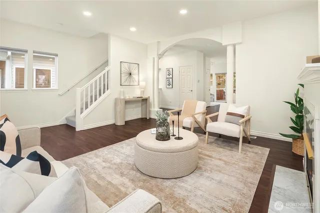 $899,000 | 755 Northwest Juniper Street, Issaquah, WA 98027