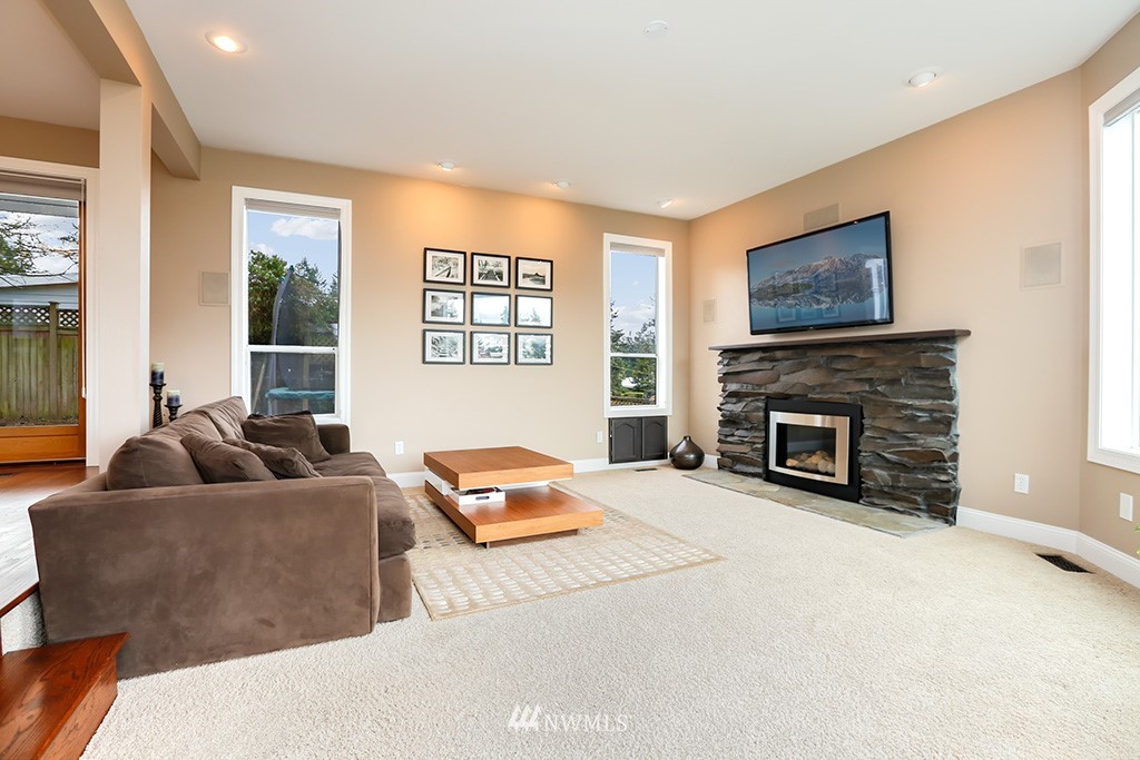 7320 179th Street Southwest Edmonds, WA 98026 - Photo 4 of 24 Gallery Image 4