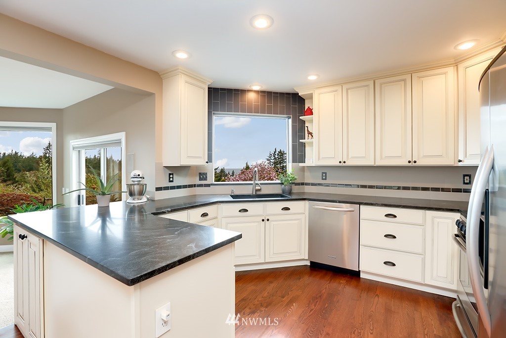 7320 179th Street Southwest Edmonds, WA 98026 - Photo 10 of 24 Gallery Image 10