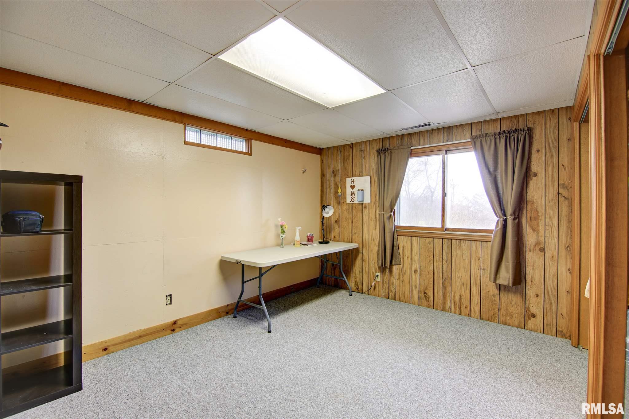 4642 170th Street Clinton, IA 52732 - Photo 13 of 31 Gallery Image 13