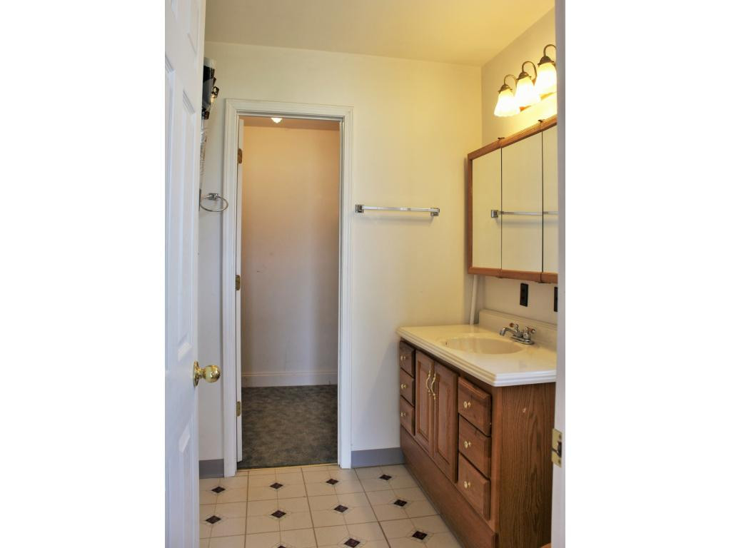 2590 Siam Road Elizabethton, TN 37643 - Photo 15 of 24 bathroom with walkin closet
