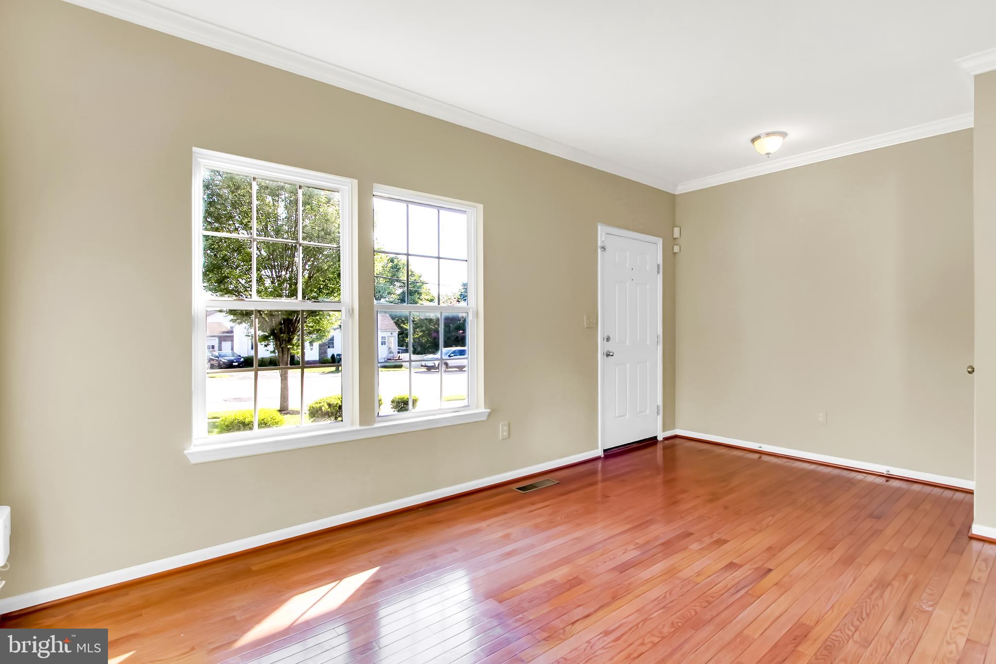 4721 Ridge Road Baltimore, MD 21236 - Photo 3 of 29 Living area